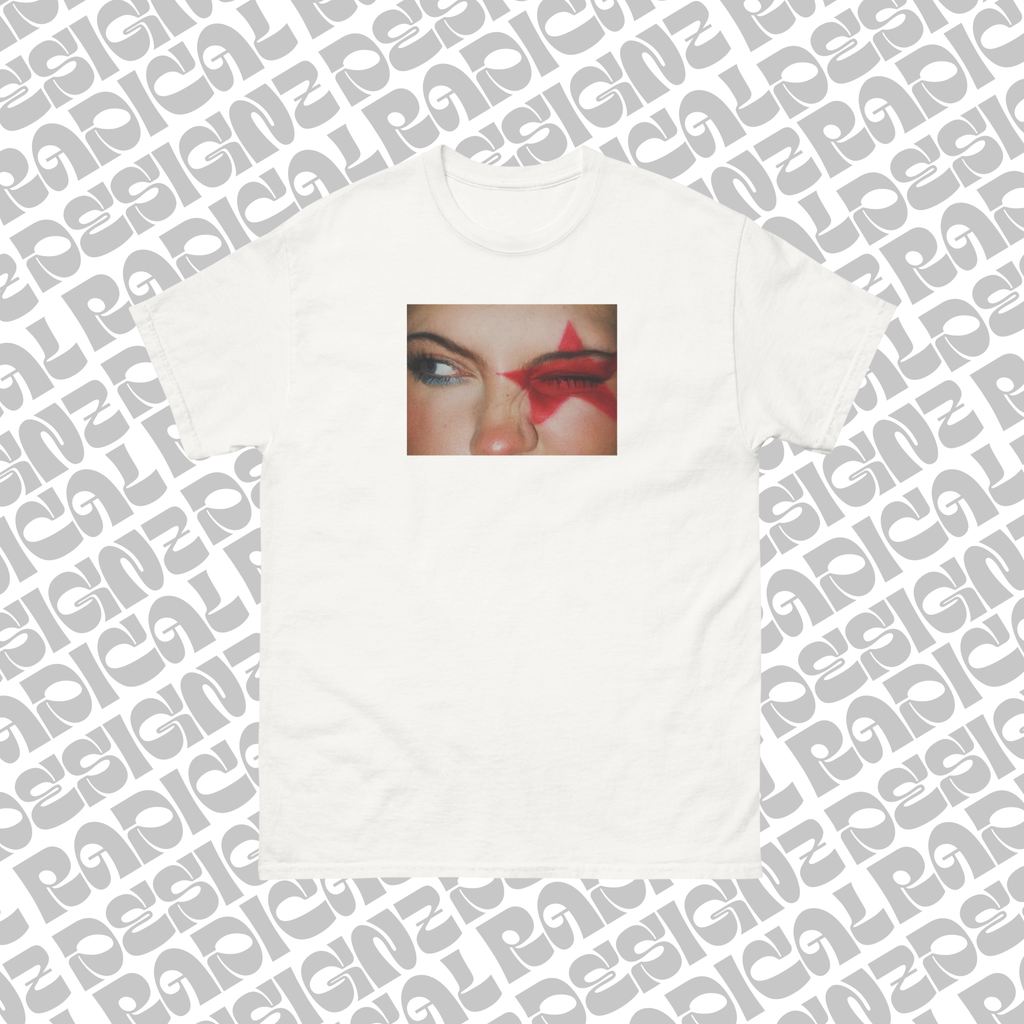 Eyes on me graphic tee